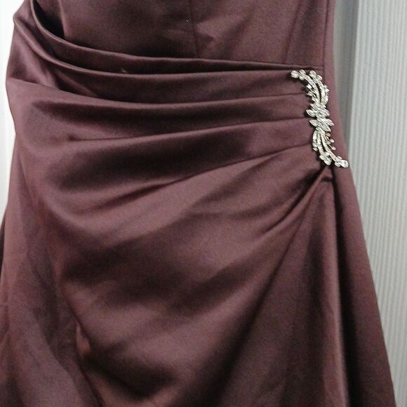 David's Bridal Brown Satin Gown with Side Drape and Brooch Sz 8 Style 8567 EUC - Picture 5 of 12